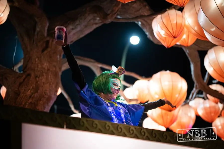 Knights of Babylon & Krewe of Muses in Uptown New Orleans, photo 31