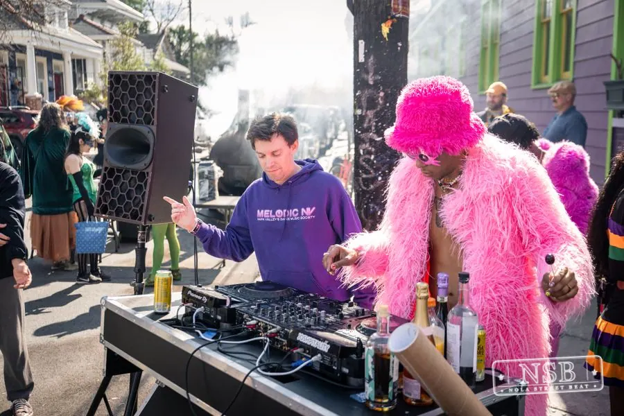 Mardi Gras Day: Costumes Around the City in New Orleans, Louisiana, photo 19