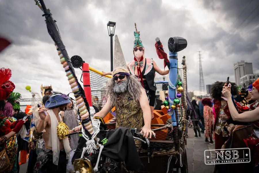 Mardi Gras Day: Costumes Around the City in New Orleans, Louisiana, photo 47